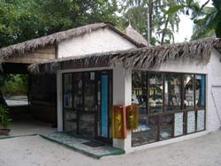 isole maldive fotografie informazioni consigli utili bathala resort isola di bathalaa atollo di ari nord by Claudia&Dario di www.tuttomaldive.it gruppo novembre 2006