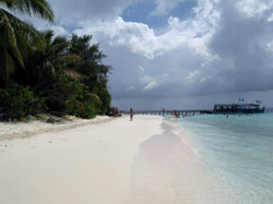 isole maldive fotografie informazioni consigli utili bathala resort isola di bathalaa atollo di ari nord by Claudia&Dario di www.tuttomaldive.it gruppo novembre 2006