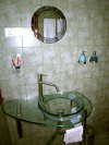 dhoni-stella-toilette.jpg (69149 byte)