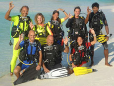 staff diving moofushi island resort - blue tribe