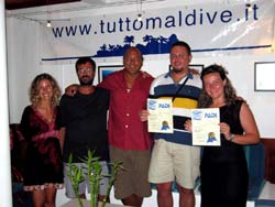 isole maldive fotografie informazioni consigli utili moofushi resort isola di moofushi atollo di ari sud by Claudia&Dario di www.tuttomaldive.it gruppo luglio 2006