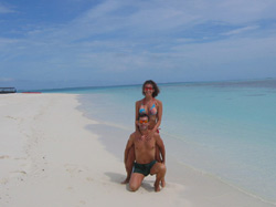 isole maldive fotografie video informazioni notizie e consigli utili moofushi resort isola di moofushi atollo di ari sud nel luglio 2007 by Paola Fabrizio con il gruppo tuttomaldive