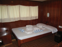 crociera maldive sharifa boat isole maldive fotografie video informazioni notizie sharifa motoryacht in legno a tre ponti di costruzione maldiviana by Blue Tribe crociera alle maldive sharifa nel marzo 2009 by Claudia e Dario di TuttoMaldive.it