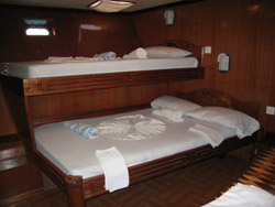 crociera maldive sharifa boat isole maldive fotografie video informazioni notizie sharifa motoryacht in legno a tre ponti di costruzione maldiviana by Blue Tribe crociera alle maldive sharifa nel marzo 2009 by Claudia e Dario di TuttoMaldive.it