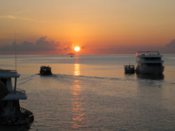 crociera maldive sharifa boat isole maldive fotografie video informazioni notizie sharifa motoryacht in legno a tre ponti di costruzione maldiviana by Blue Tribe crociera alle maldive sharifa nel marzo 2009 by Claudia e Dario di TuttoMaldive.it