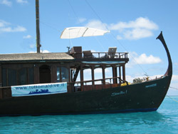 crociere maldive dhoni stella isole maldive fotografie video informazioni notizie dhoni stella motoryacht in legno di costruzione maldiviana nel marzo 2009 by Claudia e Dario 