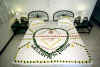 Ihuru_1L.jpg (50179 byte)