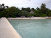 Isole Maldive Moofushi resort atollo di Ari sud by Claudia&Dario di www.tuttomaldive.it : spiaggia nostra camera con bidoni e roccia basaltica
