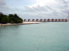 Isole Maldive Moofushi resort atollo di Ari sud by Claudia&Dario di www.tuttomaldive.it : spiaggia nostra camera con bidoni e roccia basaltica