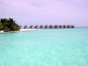 Isole Maldive Moofushi resort atollo di Ari sud by Claudia&Dario di www.tuttomaldive.it : spiaggia nostra camera con bidoni e roccia basaltica