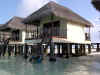 Isole Maldive Moofushi resort atollo di Ari sud by Claudia&Dario di www.tuttomaldive.it : spiaggia lato laguna  e overwater