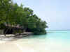 Isole Maldive Moofushi resort atollo di Ari sud by Claudia&Dario di www.tuttomaldive.it : spiaggia lato laguna  e overwater
