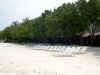 Isole Maldive Moofushi resort atollo di Ari sud by Claudia&Dario di www.tuttomaldive.it : spiaggia lato laguna  e overwater