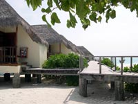 Isole Maldive Moofushi resort atollo di Ari sud by Claudia&Dario di www.tuttomaldive.it : ponte overwater