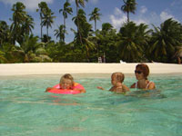 isole maldive foto photo informazioni consigli utili alimatha resort isola di alimatha atollo di felidhoo settembre 2004 by Maria Elena&Lorenzo