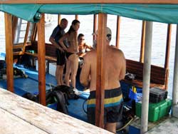 isole maldive fotografie informazioni consigli utili bathala resort isola di bathalaa atollo di ari nord by Claudia&Dario di www.tuttomaldive.it gruppo luglio 2006