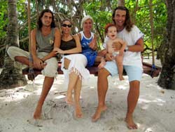 isole maldive fotografie informazioni consigli utili bathala resort isola di bathalaa atollo di ari nord by Claudia&Dario di www.tuttomaldive.it gruppo luglio 2006