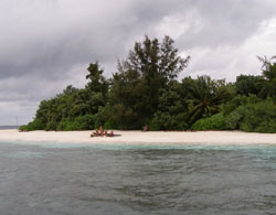 isole maldive fotografie dell'isola di bathala informazioni consigli utili bathala resort isola di bathalaa atollo di ari nord nel dicembre 2006 by Laura&C con il gruppo TuttoMaldive.it
