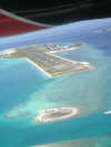 isole maldive foto photo informazioni consigli utili bathala resort isola di bathalaa atollo di ari nord by Monica&Paolo agosto 2004 : aereoporto di male hulule