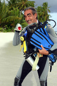 lele mattu istruttore subacqueo responsabile del diving center di madoogali ed esperto sub del sito www.tuttomaldive.it le interviste in esclusiva per www.tuttomaldive.it agli addetti del settore viaggi alle maldive(tour operator, diving, compagnie aeree, organizzazioni)