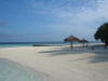 isole maldive foto informazioni consigli utili dhiggiri sea club isola di dhiggiri atollo di felidhoo giugno 2005 by Silvia&Gianluca : spiaggia