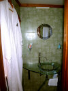 dhoni-stella-toilette-2.jpg (69149 byte)