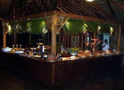 fotografia buffet ristorante - isole maldive fotografie video informazioni notizie consigli di viaggio maldive gangehi resort atollo di ari nord gennaio 2008 by Dani e Alssio (utente forum maldive alssio)