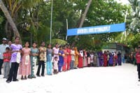 isole maldive iniziativa benifica un sorriso per le maldive distribuzione dei fondi raccolti in favore delle popolazioni delle maldive dopo il maremoto (tsunami)