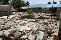 isole maldive iniziativa benifica un sorriso per le maldive distribuzione dei fondi raccolti in favore delle popolazioni delle maldive dopo il maremoto (tsunami)