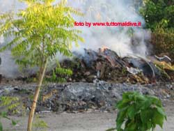 fotografie delle lamentele di Denise nei confronti del tour operator reliance per i disagi e i disservizi subiti in occasione del viaggio al club faru isola di farukolhufushi atollo di male nord nell'aprile 2006