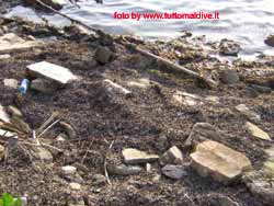 fotografie delle lamentele di Denise nei confronti del tour operator reliance per i disagi e i disservizi subiti in occasione del viaggio al club faru isola di farukolhufushi atollo di male nord nell'aprile 2006