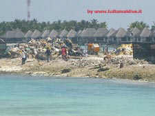 le fotografie di Tony nei confronti del tour operator Teorema per i disagi e i disservizi subiti durante il soggiorno al dhonveli beach resort nel marzo 2005.