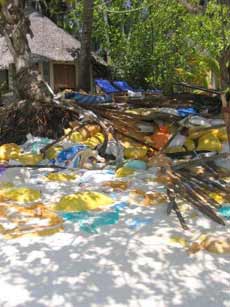 fotografie isole maldive le lamentele, disguidi, disservizi e i reclami dei disagi subito da Fabrizio&C in occasione del viaggio al vilu reef resort isola di meedhuffushi nel febbraio 2006
