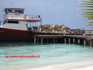 isole maldive le lamentele, disguidi, disservizi e i reclami dei disagi subiti da Giuliano&Calua  durante il viaggio al rannalhi island resort adaaran isola di rannalhi atollo di male sud nel marzo 2009 con il tour operator azemar