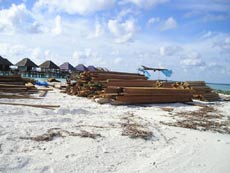 fotografie delle lamentele di Tiziana&Luca nei confronti del tour operator sprintours per i disagi e i disservizi subiti in occasione del viaggio al vilu reef resort isola di meedhuffushi atollo di sud nilandhoo nel settembre 2004