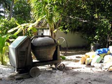 fotografie delle lamentele di Tiziana&Luca nei confronti del tour operator sprintours per i disagi e i disservizi subiti in occasione del viaggio al vilu reef resort isola di meedhuffushi atollo di sud nilandhoo nel settembre 2004