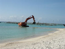 fotografie delle lamentele di Chiara nei confronti del tour operator sprintours per i disagi e i disservizi subiti in occasione del viaggio al vilu reef resort isola di meedhuffushi atollo di sud nilandhoo nell'agosto 2004