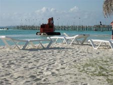 fotografie delle lamentele di Chiara nei confronti del tour operator sprintours per i disagi e i disservizi subiti in occasione del viaggio al vilu reef resort isola di meedhuffushi atollo di sud nilandhoo nell'agosto 2004