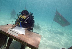 notizie e news isole maldive grande novit TuttoMaldive: clima il governo maldiviano si riunisce sott'acqua e manda sos a tutto il mondo per innalzamento del livello dei mari