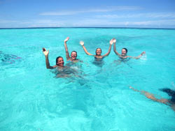 isole maldive fotografie informazioni consigli utili moofushi resort isola di moofushi atollo di ari sud by Claudia&Dario di www.tuttomaldive.it gruppo luglio 2006