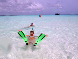 isole maldive fotografie informazioni consigli utili moofushi resort isola di moofushi atollo di ari sud by Claudia&Dario di www.tuttomaldive.it gruppo luglio 2006