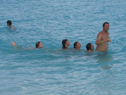 isole maldive fotografie informazioni consigli utili moofushi resort isola di moofushi atollo di ari sud by Claudia&Dario di www.tuttomaldive.it gruppo luglio 2006