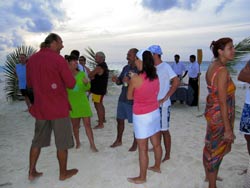 isole maldive fotografie informazioni consigli utili moofushi resort isola di moofushi atollo di ari sud by Claudia&Dario di www.tuttomaldive.it gruppo luglio 2006