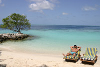 isole maldive : nika island resort relax in spiaggia