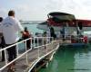 in diretta dalle maldive per www.tuttomaldive.it : syusy blady, patrizio roversi, la figlia zoe e  orso all'imbarco idrovolante